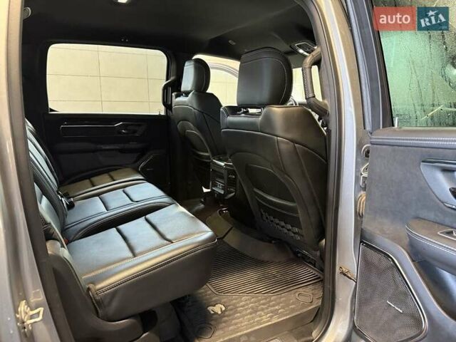 Серый Додж RAM 1500, объемом двигателя 6.2 л и пробегом 36 тыс. км за 130000 $, фото 13 на Automoto.ua