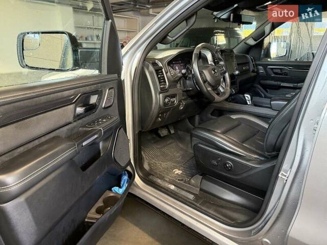 Серый Додж RAM 1500, объемом двигателя 6.2 л и пробегом 36 тыс. км за 130000 $, фото 15 на Automoto.ua