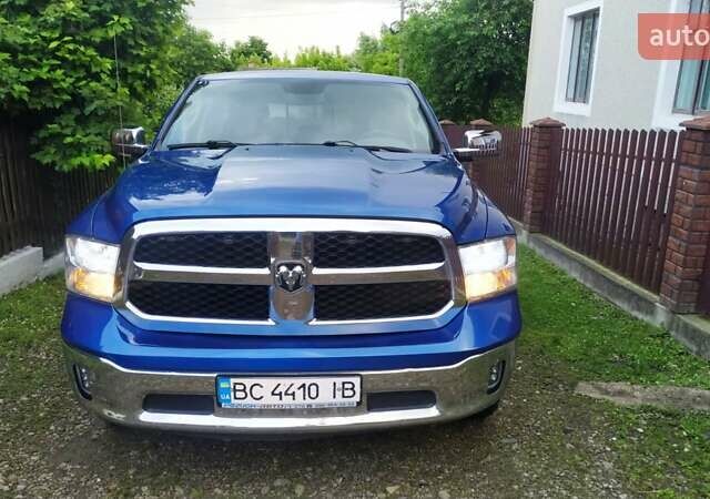 Синий Додж RAM 1500, объемом двигателя 5.7 л и пробегом 135 тыс. км за 20200 $, фото 2 на Automoto.ua