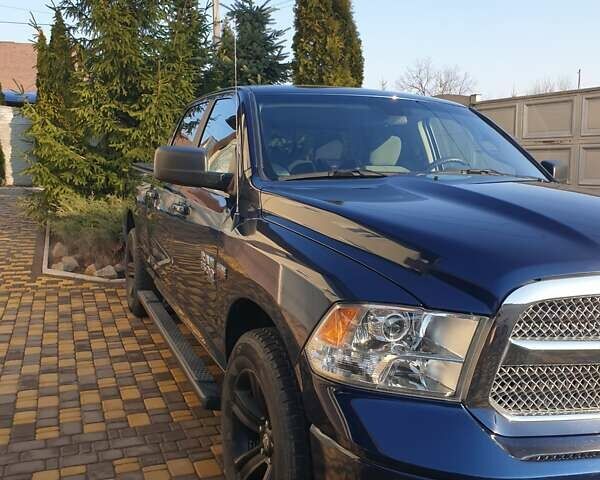 Синий Додж RAM 1500, объемом двигателя 5.7 л и пробегом 104 тыс. км за 26700 $, фото 2 на Automoto.ua
