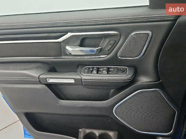 Синий Додж RAM 1500, объемом двигателя 5.7 л и пробегом 36 тыс. км за 3000 $, фото 7 на Automoto.ua