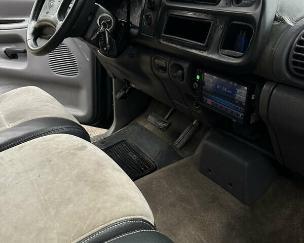 Зеленый Додж RAM 1500, объемом двигателя 5.2 л и пробегом 329 тыс. км за 6800 $, фото 14 на Automoto.ua