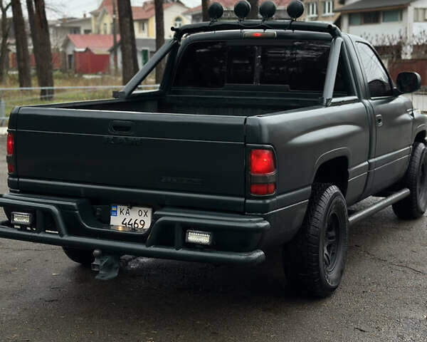 Зеленый Додж RAM 1500, объемом двигателя 5.2 л и пробегом 329 тыс. км за 6800 $, фото 6 на Automoto.ua