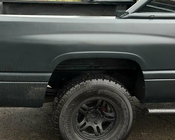 Зеленый Додж RAM 1500, объемом двигателя 5.2 л и пробегом 329 тыс. км за 6800 $, фото 5 на Automoto.ua