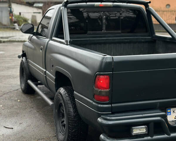 Зеленый Додж RAM 1500, объемом двигателя 5.2 л и пробегом 329 тыс. км за 6800 $, фото 8 на Automoto.ua