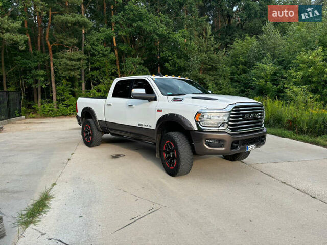 Белый Додж RAM 2500, объемом двигателя 6.4 л и пробегом 106 тыс. км за 60000 $, фото 1 на Automoto.ua