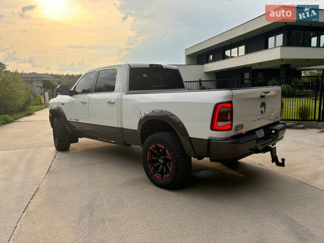 Белый Додж RAM 2500, объемом двигателя 6.4 л и пробегом 106 тыс. км за 60000 $, фото 10 на Automoto.ua