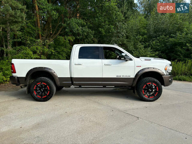 Белый Додж RAM 2500, объемом двигателя 6.4 л и пробегом 106 тыс. км за 60000 $, фото 3 на Automoto.ua
