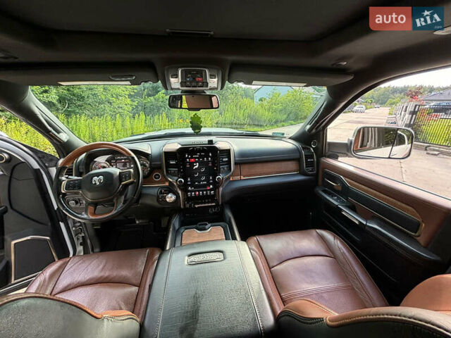 Белый Додж RAM 2500, объемом двигателя 6.4 л и пробегом 106 тыс. км за 60000 $, фото 13 на Automoto.ua