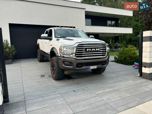 Белый Додж RAM 2500, объемом двигателя 6.4 л и пробегом 106 тыс. км за 60000 $, фото 2 на Automoto.ua