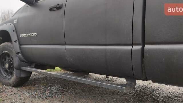 Черный Додж RAM 2500, объемом двигателя 5.65 л и пробегом 300 тыс. км за 15000 $, фото 4 на Automoto.ua