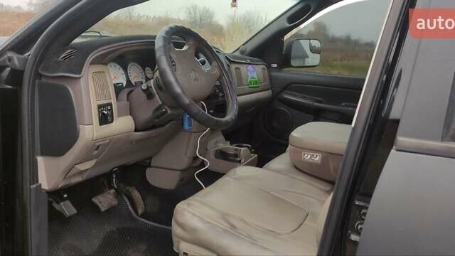 Черный Додж RAM 2500, объемом двигателя 5.65 л и пробегом 300 тыс. км за 15000 $, фото 6 на Automoto.ua