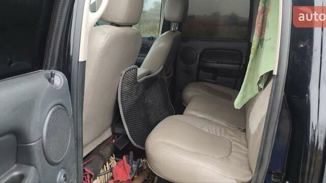 Черный Додж RAM 2500, объемом двигателя 5.65 л и пробегом 300 тыс. км за 15000 $, фото 7 на Automoto.ua