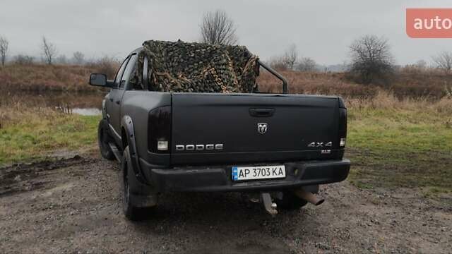 Черный Додж RAM 2500, объемом двигателя 5.65 л и пробегом 300 тыс. км за 15000 $, фото 3 на Automoto.ua