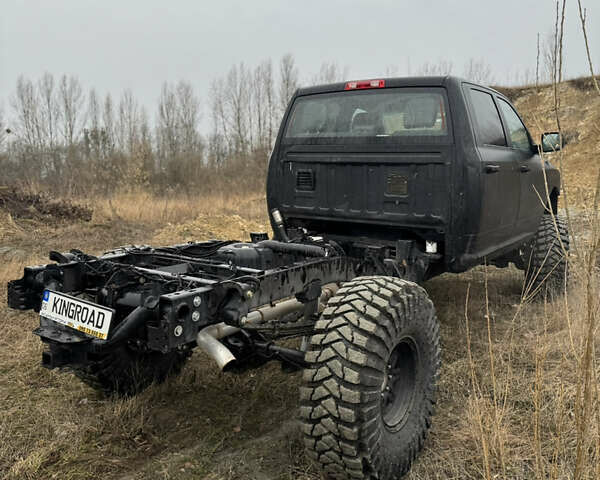 Черный Додж RAM 2500, объемом двигателя 5.65 л и пробегом 150 тыс. км за 37000 $, фото 3 на Automoto.ua