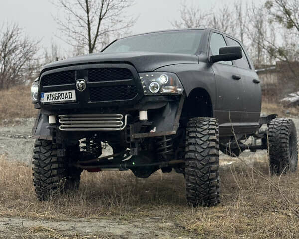 Черный Додж RAM 2500, объемом двигателя 5.65 л и пробегом 150 тыс. км за 37000 $, фото 1 на Automoto.ua