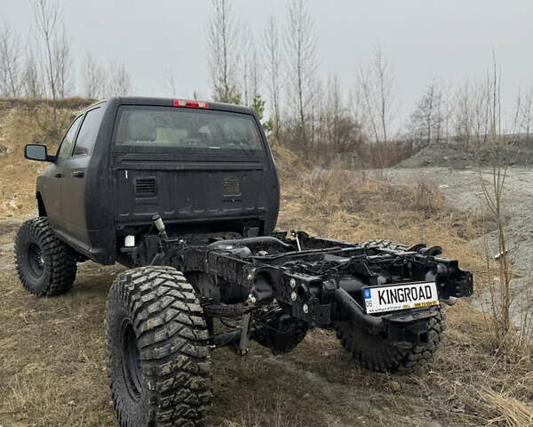 Черный Додж RAM 2500, объемом двигателя 5.65 л и пробегом 150 тыс. км за 37000 $, фото 2 на Automoto.ua