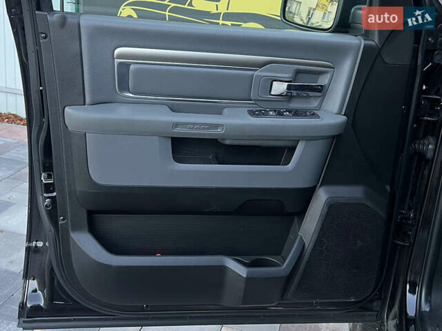 Черный Додж RAM 2500, объемом двигателя 3.61 л и пробегом 83 тыс. км за 24500 $, фото 11 на Automoto.ua