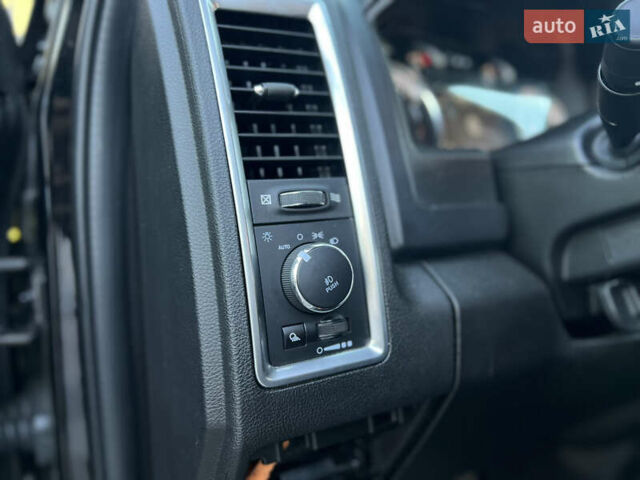 Черный Додж RAM 2500, объемом двигателя 3.61 л и пробегом 83 тыс. км за 24500 $, фото 26 на Automoto.ua