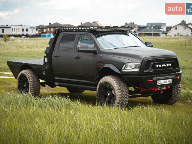 Красный Додж RAM 2500, объемом двигателя 5.65 л и пробегом 162 тыс. км за 29999 $, фото 2 на Automoto.ua