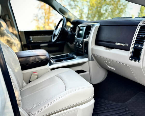 Белый Додж RAM 3500, объемом двигателя 6.69 л и пробегом 26 тыс. км за 69999 $, фото 18 на Automoto.ua