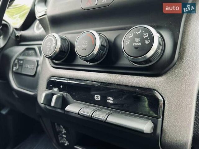 Серый Додж RAM 3500, объемом двигателя 6.7 л и пробегом 35 тыс. км за 99900 $, фото 28 на Automoto.ua