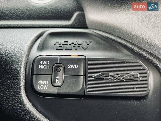 Серый Додж RAM 3500, объемом двигателя 6.7 л и пробегом 35 тыс. км за 99900 $, фото 46 на Automoto.ua