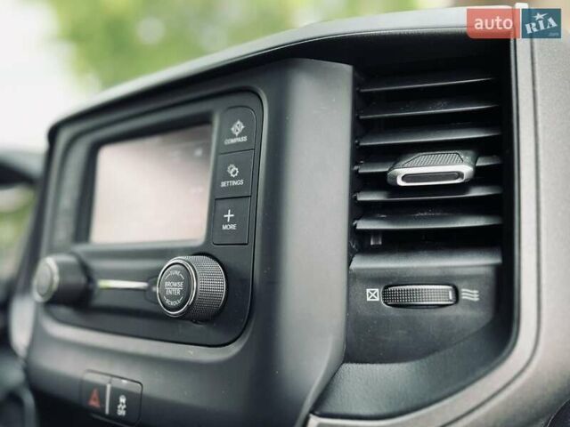 Серый Додж RAM 3500, объемом двигателя 6.7 л и пробегом 35 тыс. км за 99900 $, фото 45 на Automoto.ua