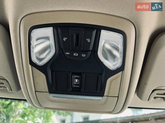 Серый Додж RAM 3500, объемом двигателя 6.7 л и пробегом 35 тыс. км за 99900 $, фото 39 на Automoto.ua