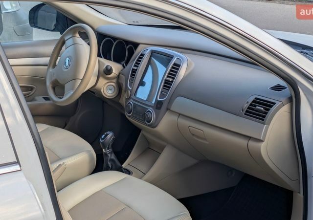 Білий Донг Фенг E11K, об'ємом двигуна 0 л та пробігом 140 тис. км за 10000 $, фото 35 на Automoto.ua