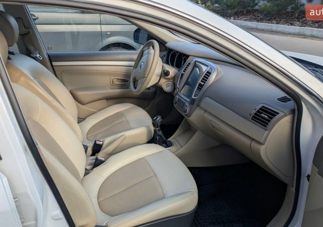 Білий Донг Фенг E11K, об'ємом двигуна 0 л та пробігом 140 тис. км за 10000 $, фото 26 на Automoto.ua