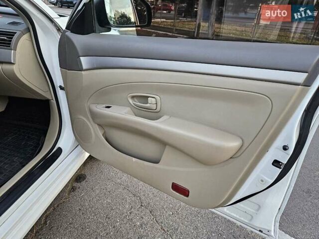 Белый Донг Фенг E11K, объемом двигателя 0 л и пробегом 55 тыс. км за 9000 $, фото 33 на Automoto.ua