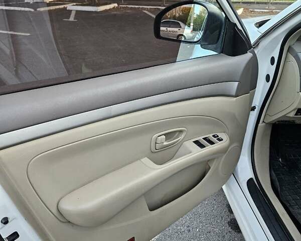 Белый Донг Фенг E11K, объемом двигателя 0 л и пробегом 55 тыс. км за 9000 $, фото 38 на Automoto.ua