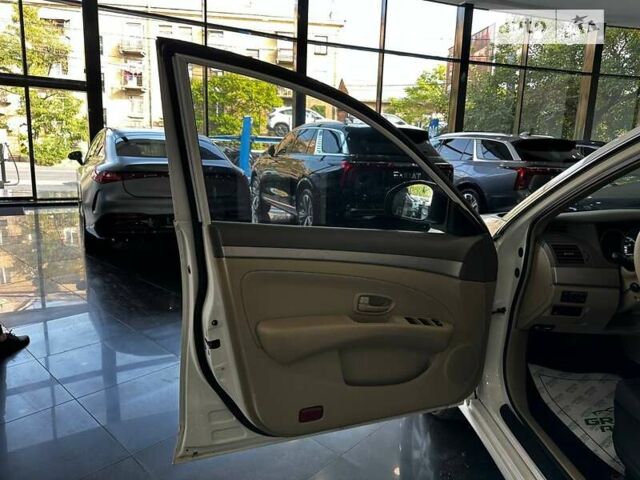 Белый Донг Фенг E11K, объемом двигателя 0 л и пробегом 72 тыс. км за 7500 $, фото 5 на Automoto.ua