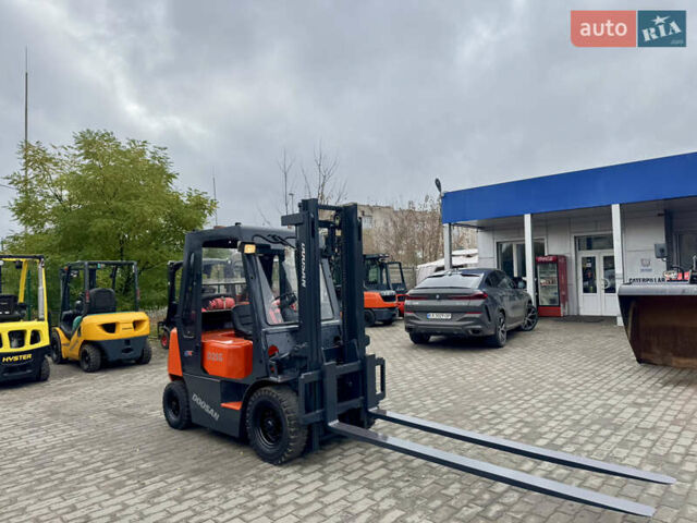 Дусан Д 2008 у Радомышле на Automoto.ua Помаранчевий Дусан Д, об'ємом двигуна 0 л та пробігом 0 тис. км за 10000 $, фото 4 на Automoto.ua