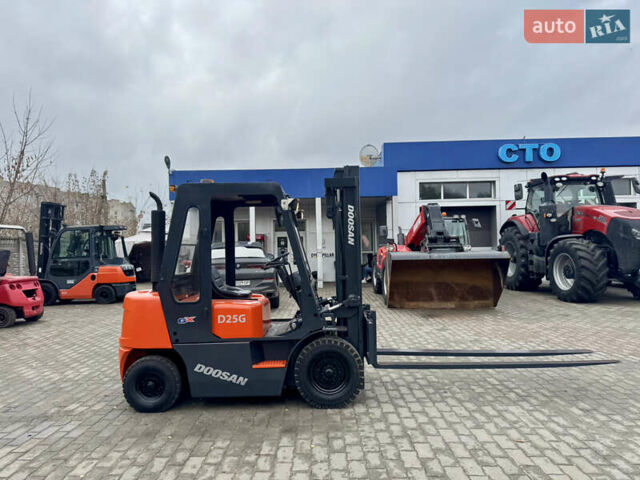 Дусан Д 2008 у Радомышле на Automoto.ua Помаранчевий Дусан Д, об'ємом двигуна 0 л та пробігом 0 тис. км за 10000 $, фото 5 на Automoto.ua