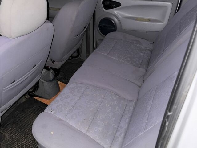 Белый Другая Другая, объемом двигателя 1.1 л и пробегом 139 тыс. км за 1399 $, фото 4 на Automoto.ua