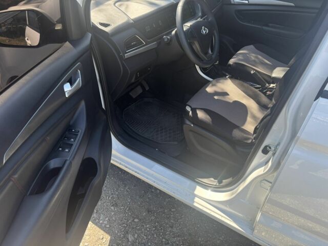 Белый Другая Другая, объемом двигателя 0 л и пробегом 30 тыс. км за 10000 $, фото 4 на Automoto.ua