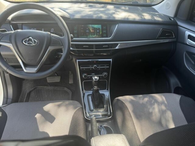 Белый Другая Другая, объемом двигателя 0 л и пробегом 30 тыс. км за 10000 $, фото 3 на Automoto.ua