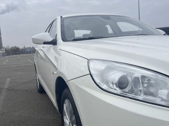 Белый Другая Другая, объемом двигателя 0 л и пробегом 35 тыс. км за 9000 $, фото 3 на Automoto.ua