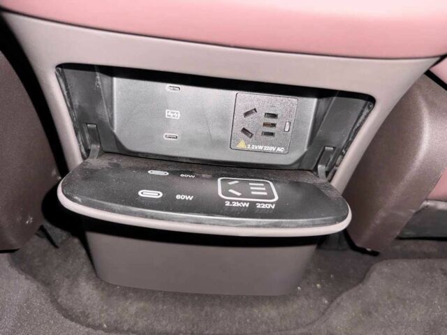 Белый Другая Другая, объемом двигателя 0 л и пробегом 11 тыс. км за 58000 $, фото 9 на Automoto.ua