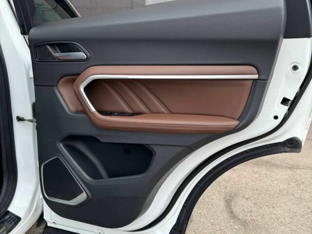 Білий Інша Інша, об'ємом двигуна 2 л та пробігом 150 тис. км за 17100 $, фото 3 на Automoto.ua