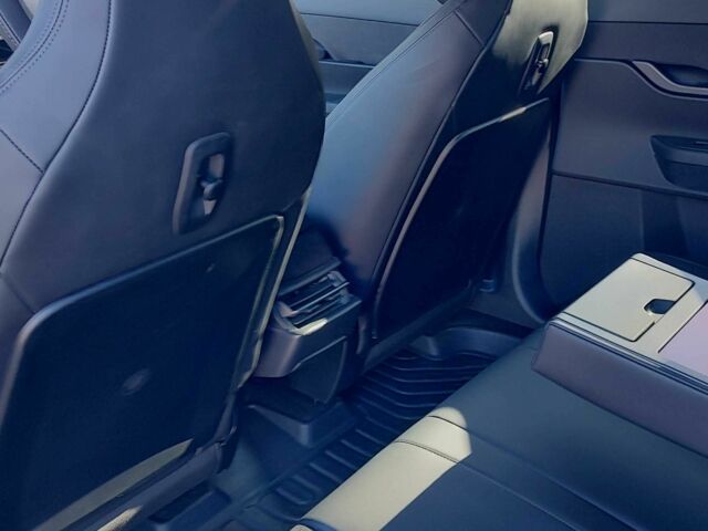 Черный Другая Другая, объемом двигателя 0 л и пробегом 19 тыс. км за 27500 $, фото 11 на Automoto.ua