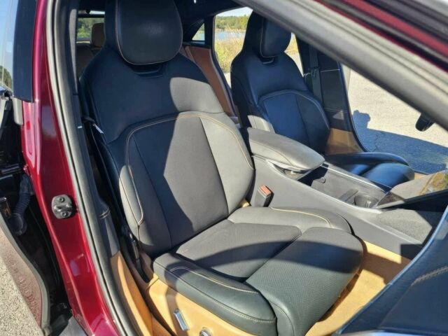 Красный Другая Другая, объемом двигателя 0 л и пробегом 15 тыс. км за 28000 $, фото 7 на Automoto.ua