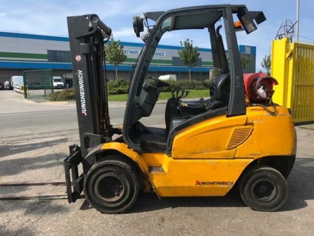 Другая Megane Scenic, объемом двигателя 14.86 л и пробегом 0 тыс. км за 10828 $, фото 2 на Automoto.ua