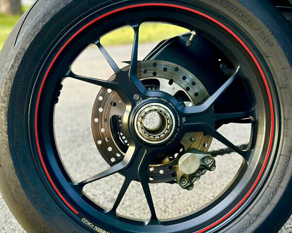 Красный Дукати 1199 Panigale S, объемом двигателя 1.2 л и пробегом 26 тыс. км за 26000 $, фото 9 на Automoto.ua