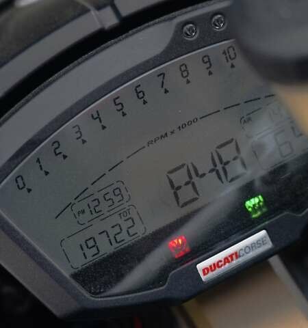 Чорний Дукаті 848, об'ємом двигуна 0.85 л та пробігом 20 тис. км за 9990 $, фото 8 на Automoto.ua