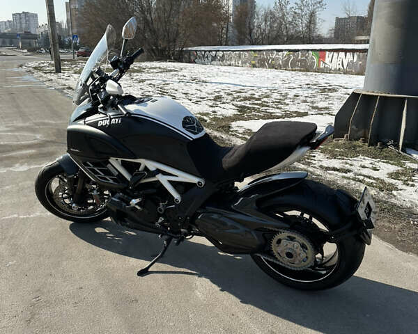 Білий Дукаті Діавел, об'ємом двигуна 1.2 л та пробігом 9 тис. км за 16500 $, фото 15 на Automoto.ua