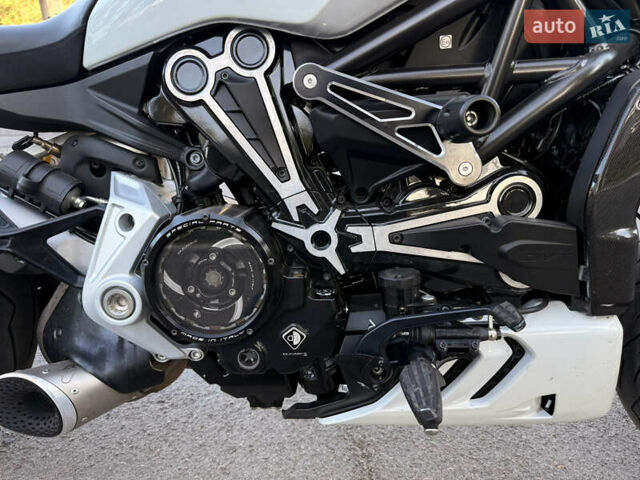 Белый Дукати Диавел, объемом двигателя 1.26 л и пробегом 12 тыс. км за 25500 $, фото 6 на Automoto.ua