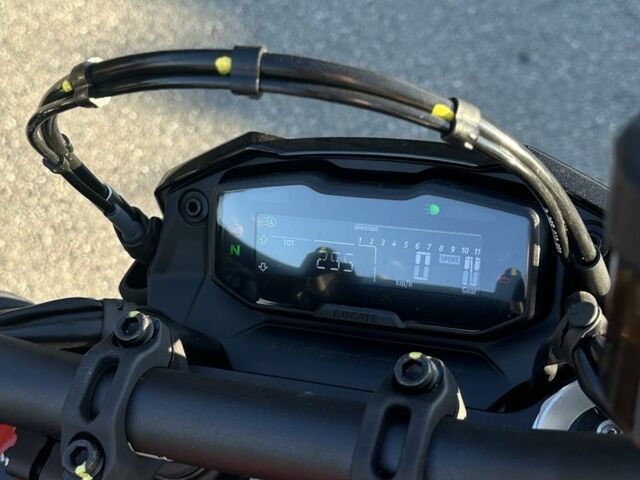 Дукати Гипермотард, объемом двигателя 0.66 л и пробегом 0 тыс. км за 18000 $, фото 4 на Automoto.ua